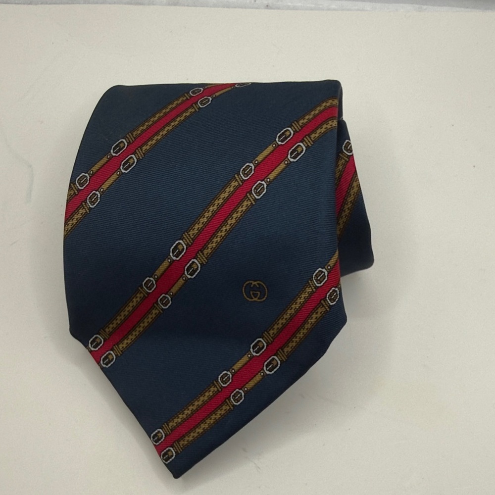 Gucci‎ Navy and Red Striped Tie 56” X 3.5”in